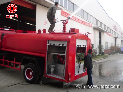 東風153消防灑水車(后面)