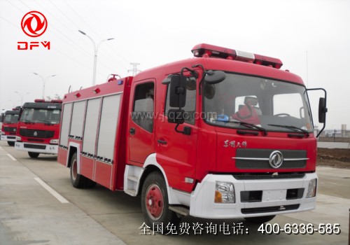 東風(fēng)天錦消防車（正面）